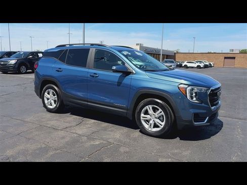 Certified 2024 GMC Terrain SLE w/ Driver Convenience Package FWD image 2