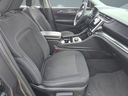 Used 2023 Jeep Grand Cherokee L Laredo image 31