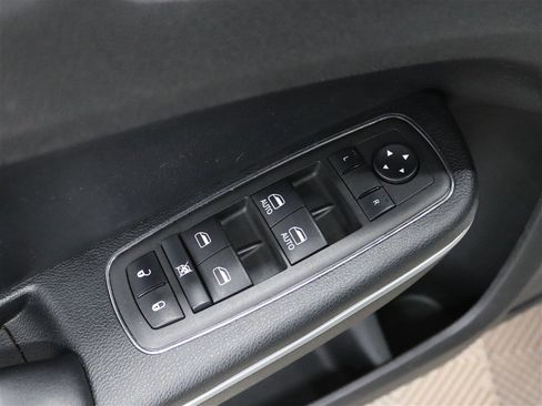 Used 2022 Chrysler 300 Touring image 34