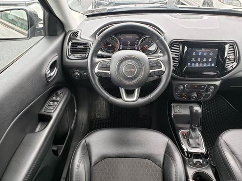 Used 2018 Jeep Compass Latitude w/ Popular Equipment Group FWD image 17