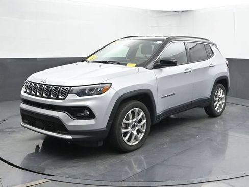Used 2025 Jeep Compass Limited AWD/4WD image 7