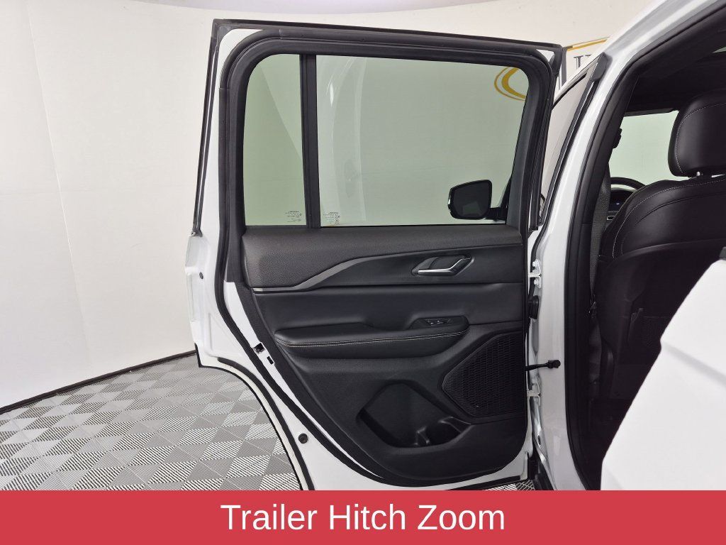 Used 2024 Jeep Grand Cherokee Altitude AWD/4WD image 31