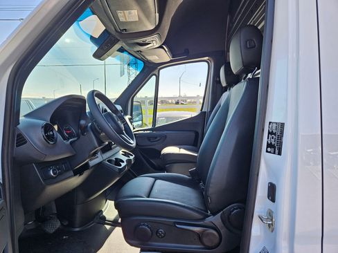 Used 2024 Mercedes-Benz Sprinter 3500 image 9