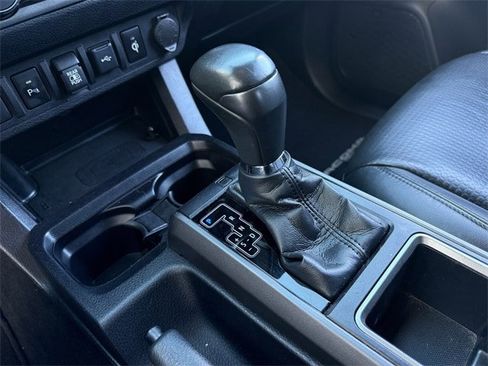Used 2022 Toyota Tacoma TRD Off-Road w/ Technology Package image 21