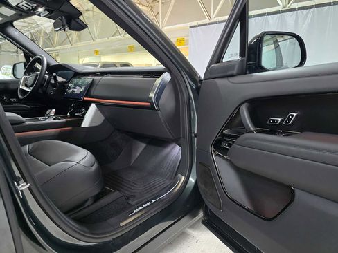 Used 2023 Land Rover Range Rover SV image 13