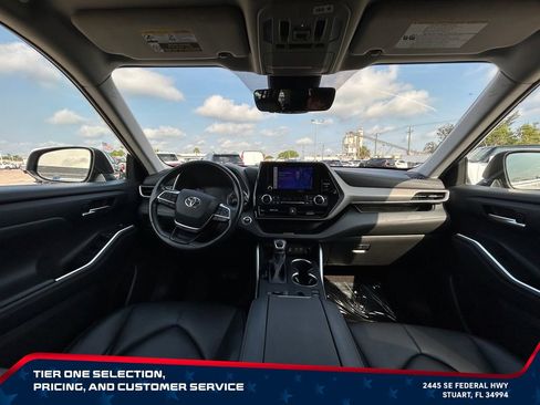 Used 2023 Toyota Highlander XLE FWD image 27