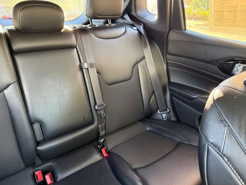 Used 2025 Jeep Compass Trailhawk AWD/4WD image 36
