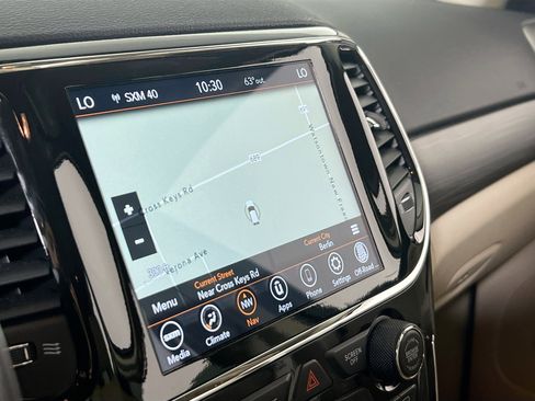 Used 2022 Jeep Grand Cherokee Laredo E image 11