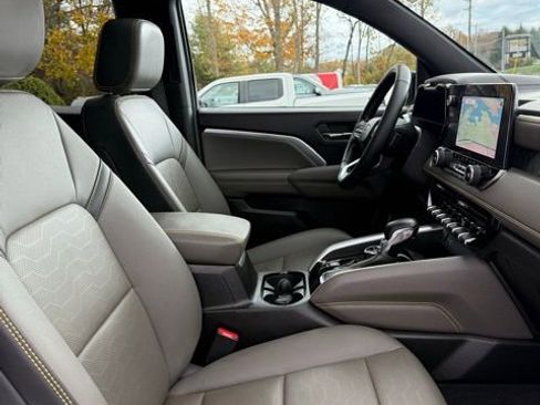 Used 2024 Chevrolet Colorado ZR2 w/ ZR2 Convenience Package III image 19