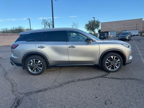 Used 2023 INFINITI QX60 Luxe w/ Performance Audio Package image 2