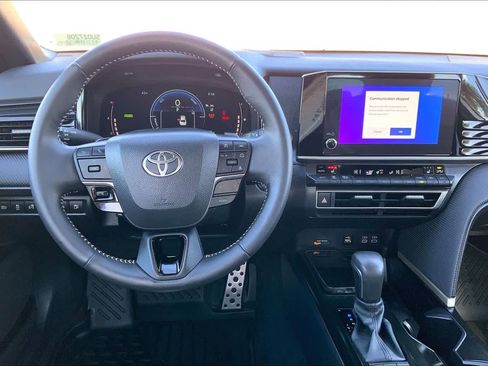 Certified 2025 Toyota Camry SE image 5