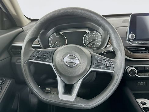 Used 2025 Nissan Altima 2.5 SV image 17