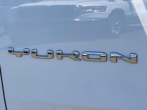 Used 2023 GMC Yukon SLT AWD/4WD image 12