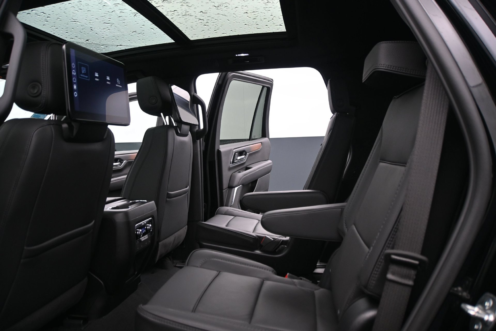 Used 2025 GMC Yukon Denali w/ Denali Reserve Package AWD/4WD image 18