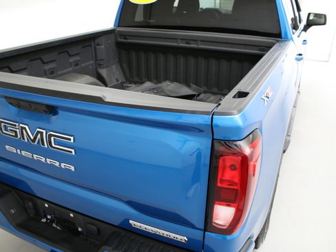 Used 2022 GMC Sierra 1500 Elevation w/ X31 Off-Road Package AWD/4WD image 9