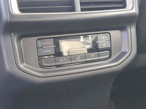 Used 2024 Volkswagen Atlas SE image 32