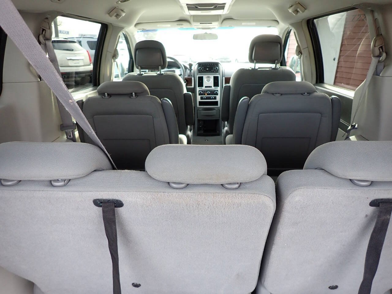 Used 2010 Chrysler Town & Country Touring FWD image 9