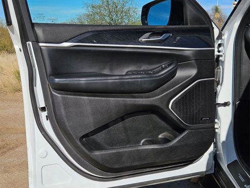 Used 2022 Jeep Grand Cherokee Trailhawk image 11