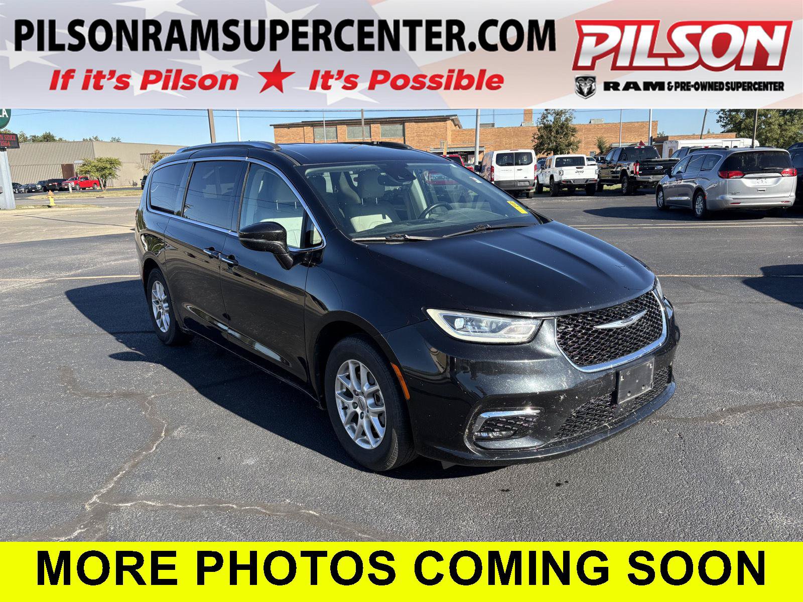 Used 2021 Chrysler Pacifica Touring-L FWD image 1