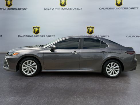 Used 2022 Toyota Camry LE w/ Carpet Mat Package (TMS) FWD image 8