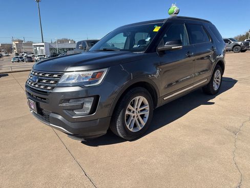 Used 2016 Ford Explorer XLT w/ Equipment Group 202A image 3