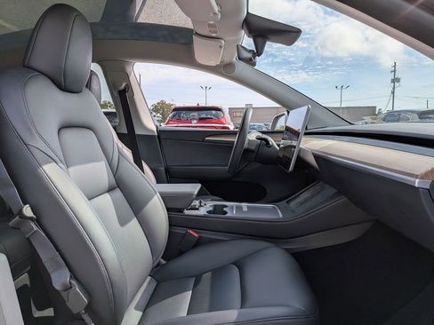 Used 2023 Tesla Model Y Long Range image 33