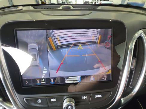 Used 2020 Chevrolet Equinox Premier FWD image 16