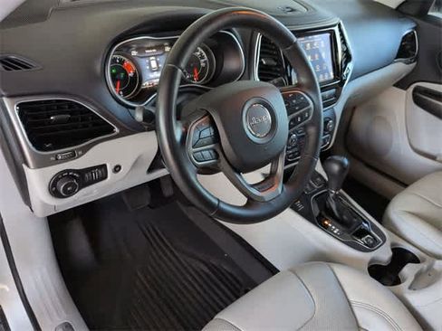 Used 2019 Jeep Cherokee Limited w/ Luxury Group image 10