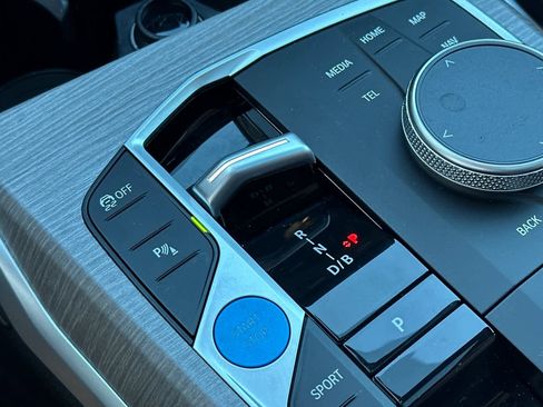 Used 2025 BMW i4 eDrive40 w/ Premium Package image 24