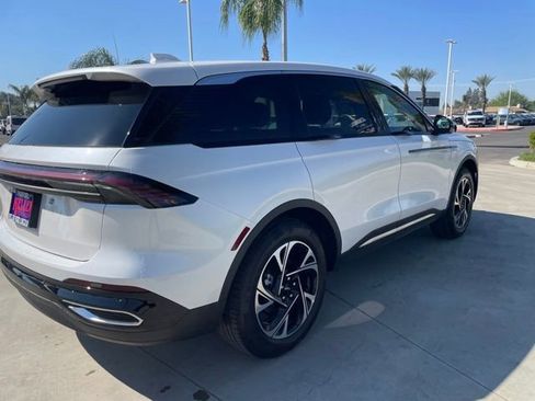 New 2026 Lincoln Nautilus Premier image 5