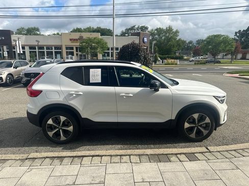 Used 2025 Volvo XC40 B5 Plus AWD/4WD image 7