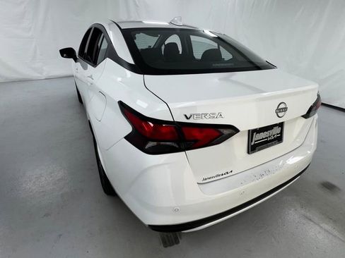 Used 2023 Nissan Versa SV FWD image 5
