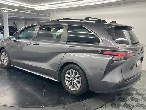 Used 2021 Toyota Sienna LE FWD image 4