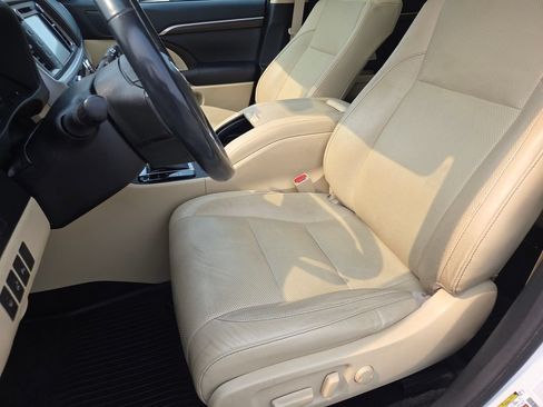 Used 2016 Toyota Highlander Limited Platinum AWD/4WD image 6