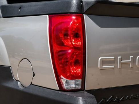 Used 2004 Chevrolet Avalanche 2WD image 52