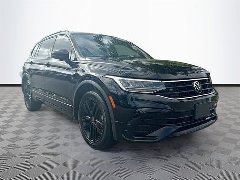 Used 2022 Volkswagen Tiguan SE R-Line image 4