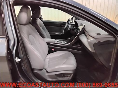 Used 2022 Toyota Avalon XLE FWD image 14