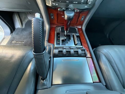 Used 2010 Lexus LX 570 4WD image 18