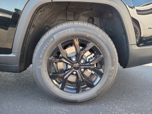 New 2026 Jeep Grand Cherokee L 2WD image 9