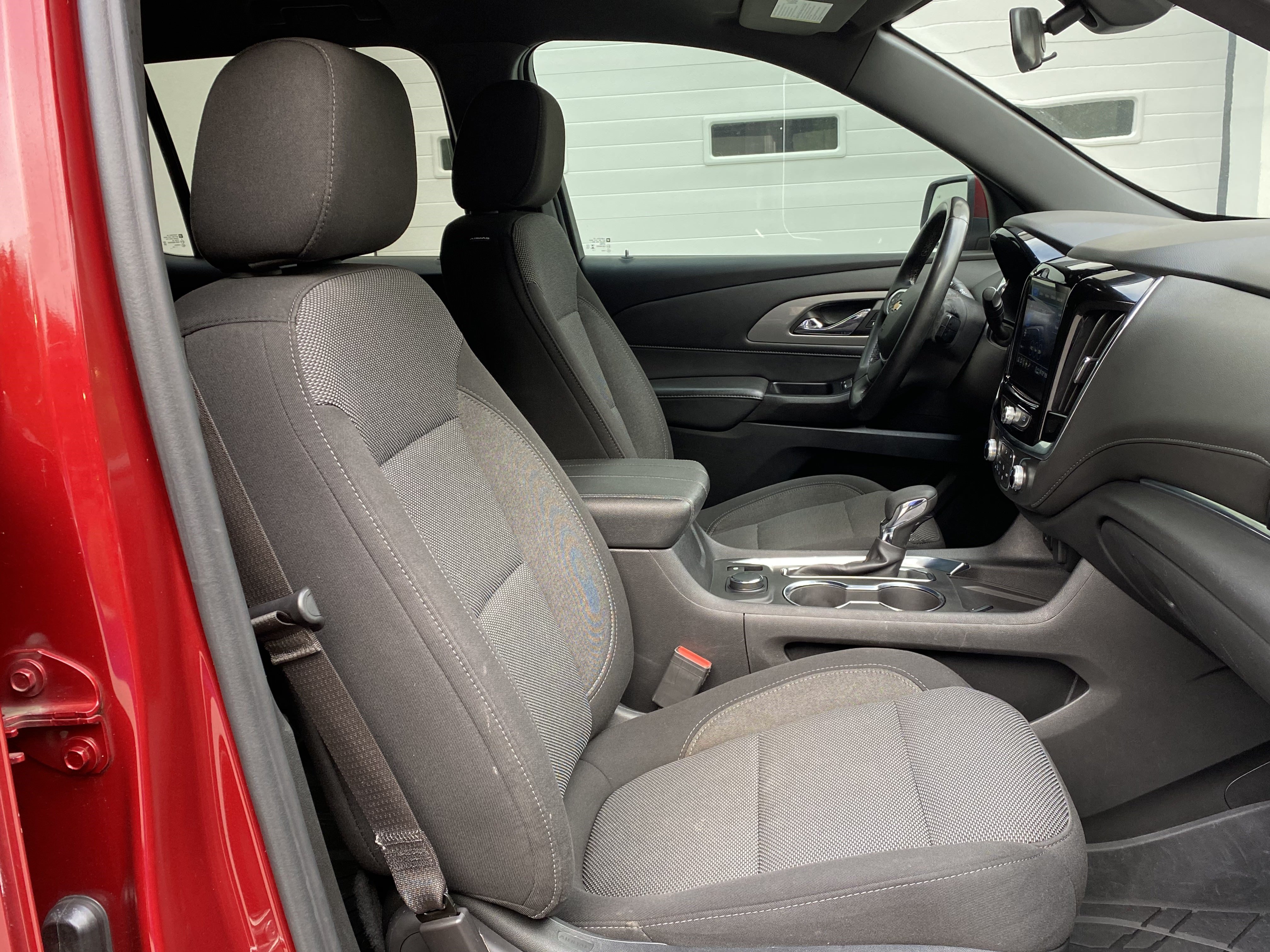Used 2023 Chevrolet Traverse LT FWD image 34