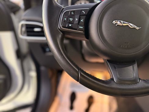 Used 2020 Jaguar F-PACE Premium image 20