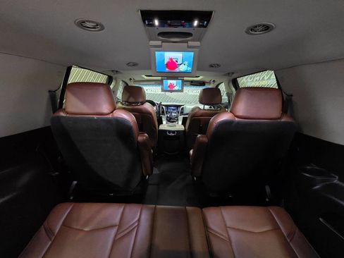 Used 2018 Cadillac Escalade ESV Luxury image 37
