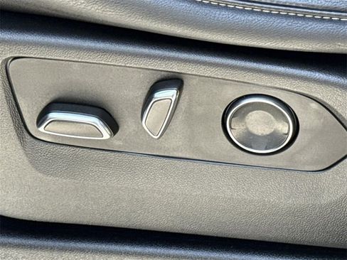 Used 2021 Cadillac Escalade ESV Luxury image 34