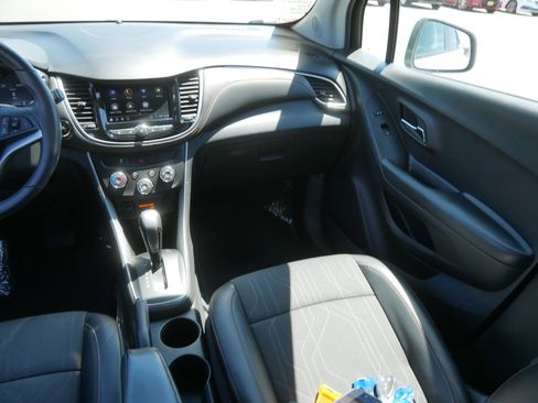 Used 2022 Chevrolet Trax LT w/ LT Convenience Package AWD/4WD image 11