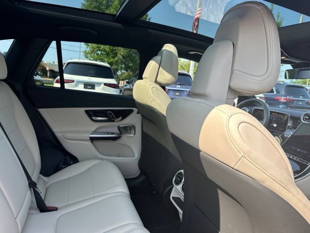 Used 2026 Mercedes-Benz GLC 300 image 27