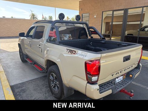 Used 2019 Toyota Tacoma TRD Sport w/ Exterior Package RWD image 6