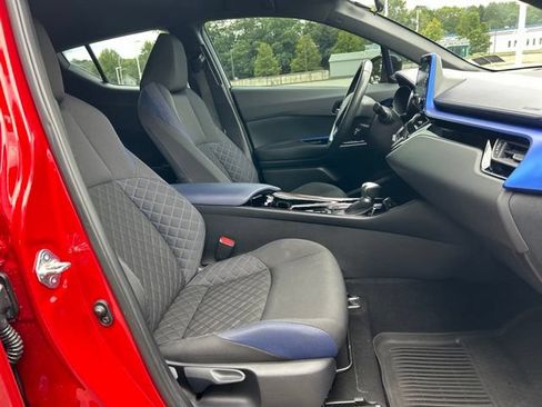 Used 2020 Toyota C-HR XLE FWD image 30