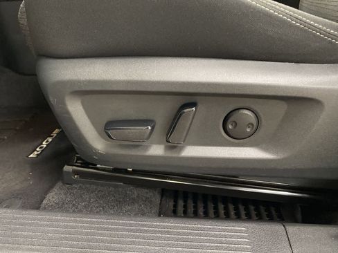 Used 2023 Nissan Rogue SV image 15