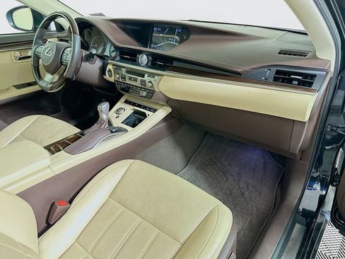 Used 2016 Lexus ES 350 w/ Luxury Package w/Wood Trim FWD image 29