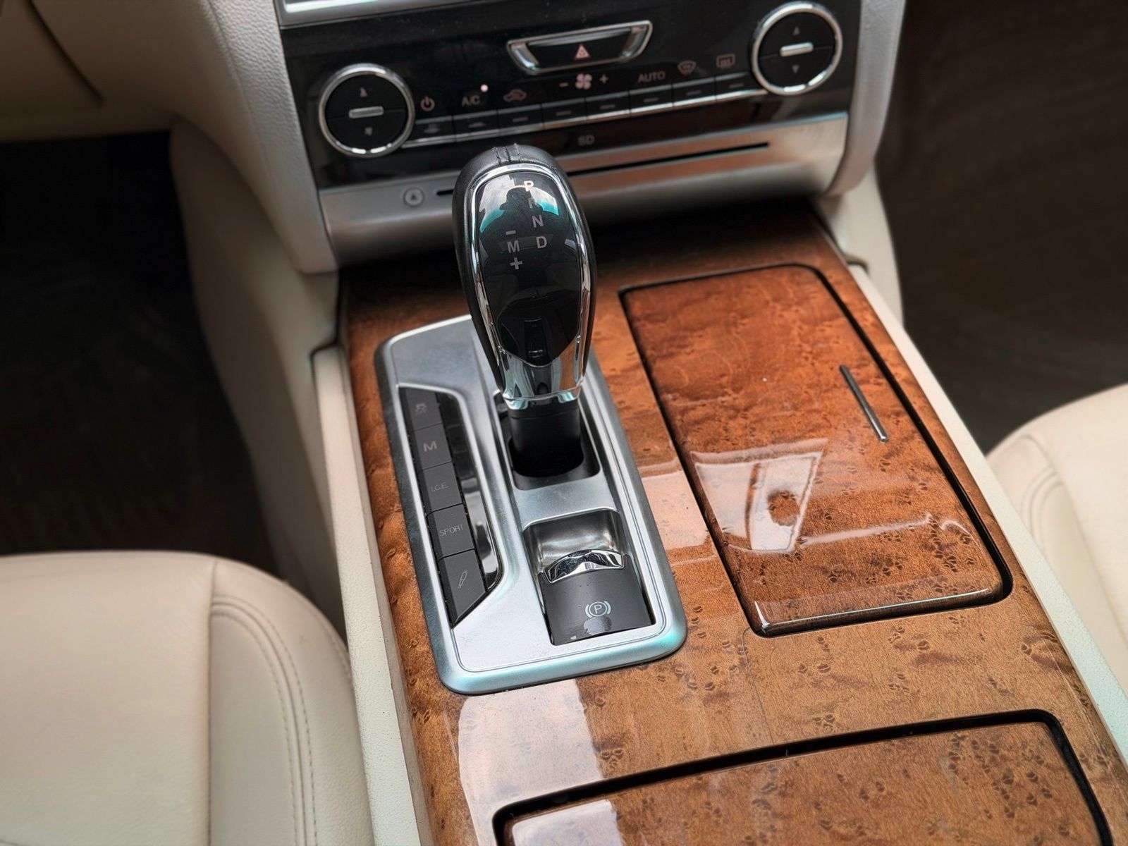 Used 2014 Maserati Quattroporte GTS RWD image 46